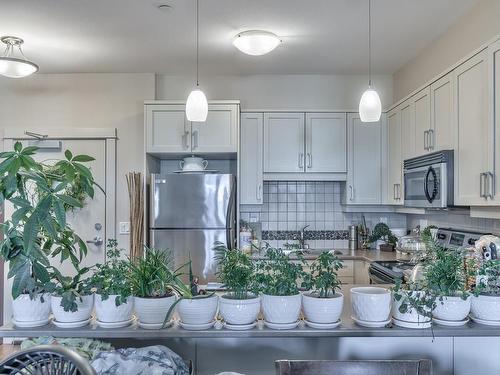 418-6310 Mcrobb Ave, Nanaimo, BC - Indoor Photo Showing Kitchen