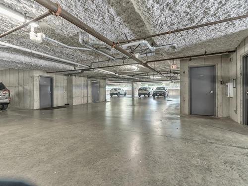 418-6310 Mcrobb Ave, Nanaimo, BC - Indoor Photo Showing Garage