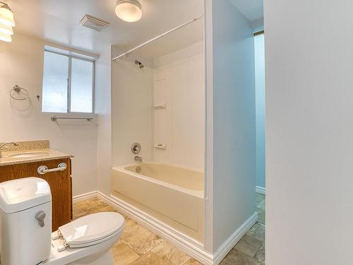 1110-1112 Beaufort Dr, Nanaimo, BC - Indoor Photo Showing Bathroom