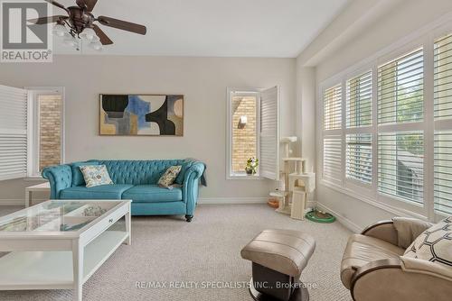 115 Candlewood Drive, Hamilton (Stoney Creek), ON - Indoor Photo Showing Living Room