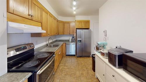 19 Huntsville Street, Hamilton, ON - Indoor Photo Showing Kitchen