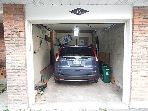 19 Huntsville Street, Hamilton, ON - Indoor Photo Showing Garage