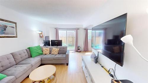 19 Huntsville Street, Hamilton, ON - Indoor Photo Showing Living Room