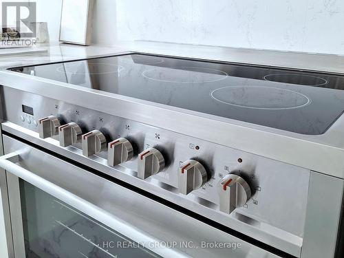 255 Touch Gold Crescent, Aurora (Bayview Southeast), ON - Indoor Photo Showing Kitchen