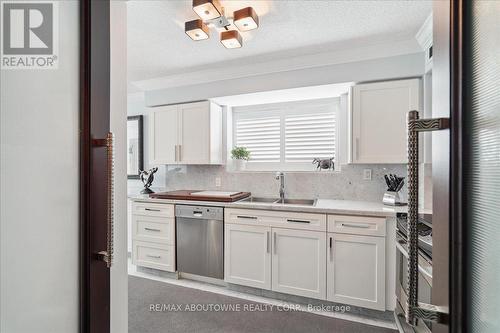 314 - 221 Robinson Street, Oakville (Old Oakville), ON - Indoor Photo Showing Kitchen With Double Sink With Upgraded Kitchen