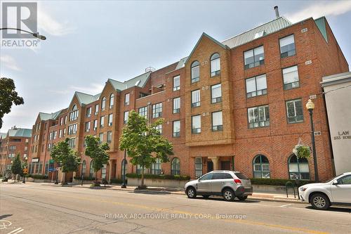 314 - 221 Robinson Street, Oakville (Old Oakville), ON - Outdoor