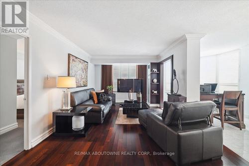 314 - 221 Robinson Street, Oakville (Old Oakville), ON - Indoor Photo Showing Living Room