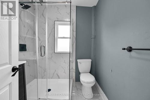 33 Shaw Street, Hamilton (Industrial Sector), ON - Indoor Photo Showing Bathroom