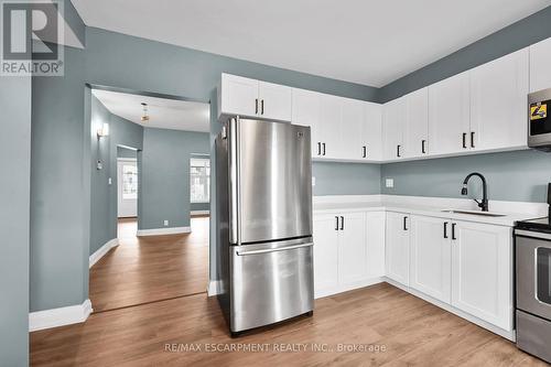 33 Shaw Street, Hamilton, ON - Indoor Photo Showing Kitchen With Stainless Steel Kitchen