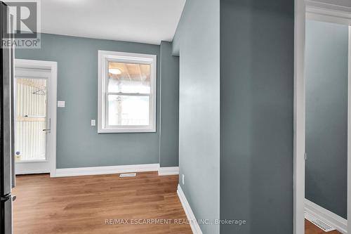 33 Shaw Street, Hamilton, ON - Indoor Photo Showing Other Room