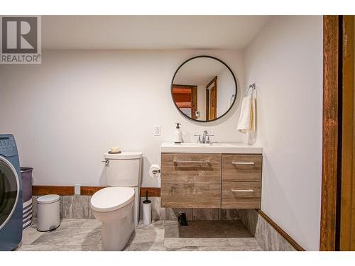 12474 Greystokes Road, Kelowna, BC - Indoor Photo Showing Bathroom