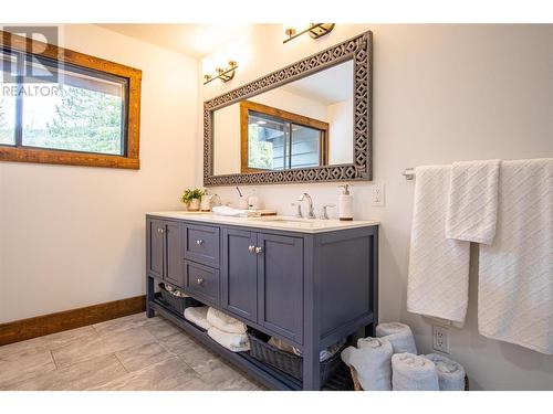 12474 Greystokes Road, Kelowna, BC - Indoor Photo Showing Bathroom