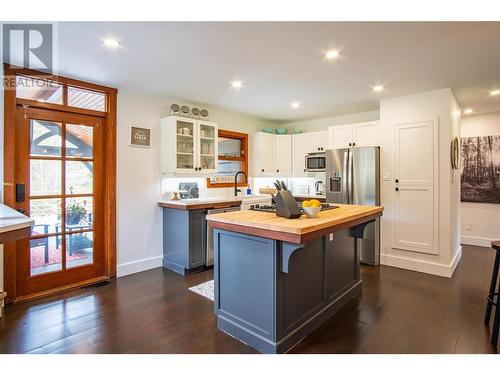 12474 Greystokes Road, Kelowna, BC - Indoor Photo Showing Kitchen