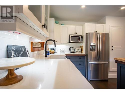 12474 Greystokes Road, Kelowna, BC - Indoor Photo Showing Kitchen