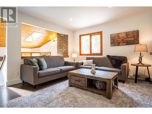 12474 Greystokes Road, Kelowna, BC - Indoor Photo Showing Living Room