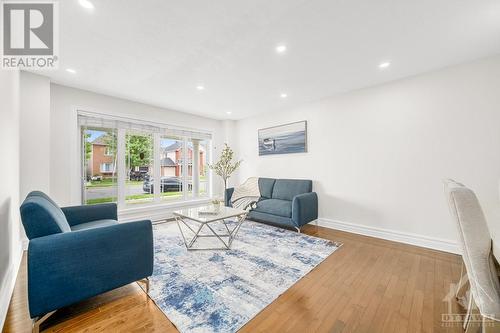 501 Lakeridge Drive, Ottawa, ON - Indoor Photo Showing Living Room