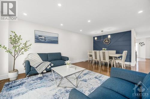 501 Lakeridge Drive, Ottawa, ON - Indoor Photo Showing Living Room