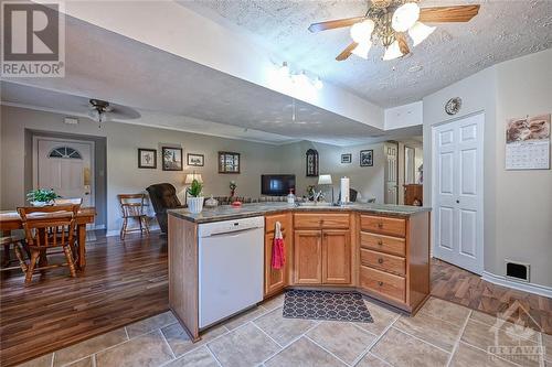 5790 Wood Duck Drive, Ottawa, ON - Indoor Photo Showing Kitchen