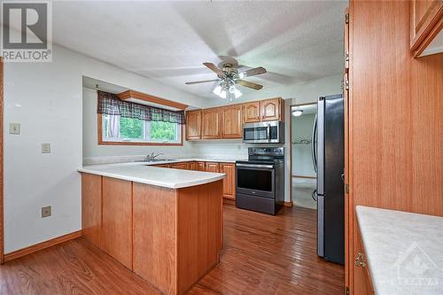 5790 Wood Duck Drive, Osgoode, ON - Indoor Photo Showing Kitchen