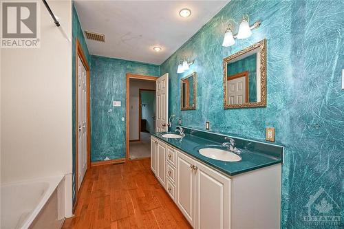 5790 Wood Duck Drive, Osgoode, ON - Indoor Photo Showing Bathroom