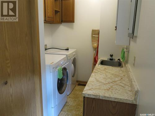 202 Boswell Street, Neudorf, SK - Indoor Photo Showing Laundry Room