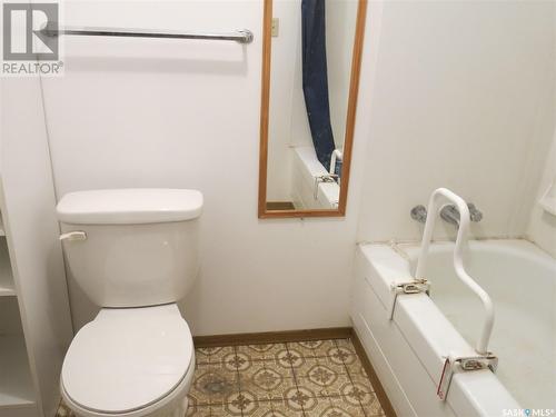 202 Boswell Street, Neudorf, SK - Indoor Photo Showing Bathroom