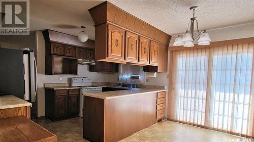 202 Boswell Street, Neudorf, SK - Indoor Photo Showing Kitchen