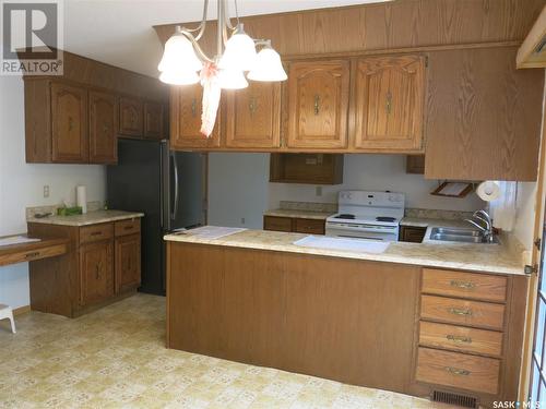 202 Boswell Street, Neudorf, SK - Indoor Photo Showing Kitchen