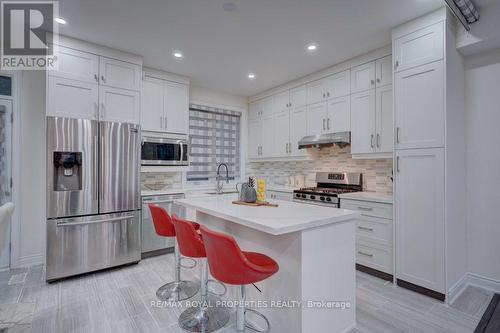 434 Pharmacy Avenue, Toronto (Clairlea-Birchmount), ON - Indoor Photo Showing Kitchen With Upgraded Kitchen