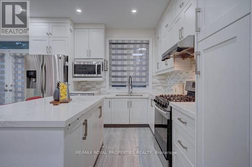 434 Pharmacy Avenue, Toronto (Clairlea-Birchmount), ON - Indoor Photo Showing Kitchen With Upgraded Kitchen