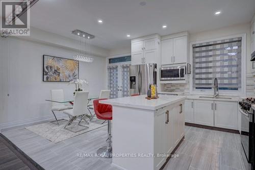 434 Pharmacy Avenue, Toronto (Clairlea-Birchmount), ON - Indoor Photo Showing Kitchen With Upgraded Kitchen