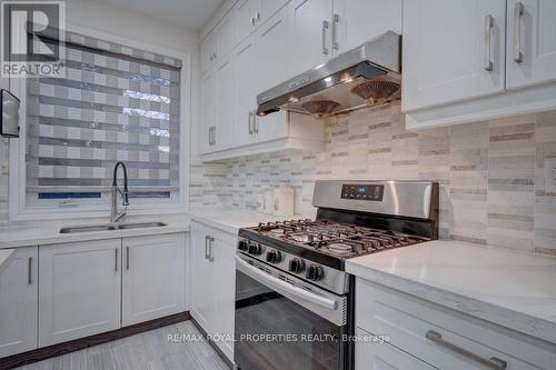 434 Pharmacy Avenue, Toronto (Clairlea-Birchmount), ON - Indoor Photo Showing Kitchen With Double Sink With Upgraded Kitchen