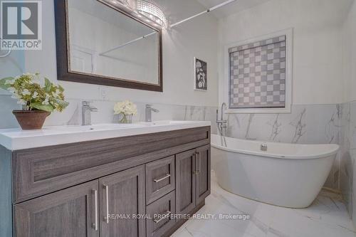 434 Pharmacy Avenue, Toronto (Clairlea-Birchmount), ON - Indoor Photo Showing Bathroom