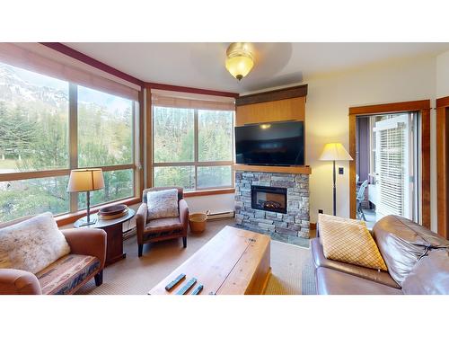 637 A & B - 4559 Timberline Crescent, Fernie, BC - Indoor Photo Showing Living Room With Fireplace