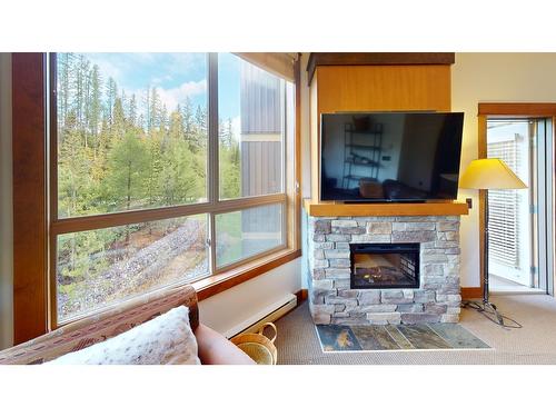 637 A & B - 4559 Timberline Crescent, Fernie, BC - Indoor Photo Showing Living Room With Fireplace