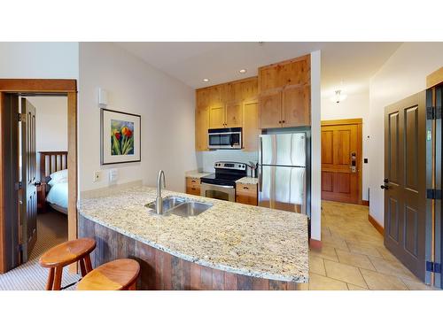 637 A & B - 4559 Timberline Crescent, Fernie, BC - Indoor Photo Showing Kitchen With Stainless Steel Kitchen With Double Sink With Upgraded Kitchen