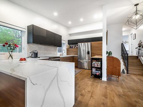 Cuisine - 6716 Ch. Béland, Côte-Saint-Luc, QC - Indoor Photo Showing Kitchen With Upgraded Kitchen