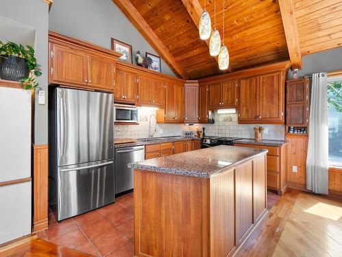 Kitchen - 5 Rue St-Jude, Lac-Brome, QC - Indoor Photo Showing Kitchen