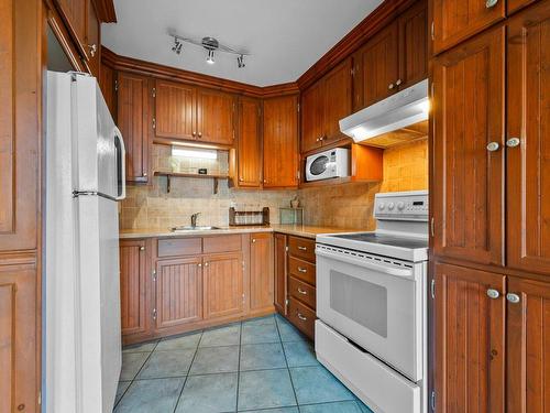 Intergenerational - 5 Rue St-Jude, Lac-Brome, QC - Indoor Photo Showing Kitchen