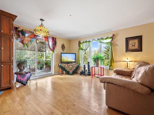 Intergenerational - 5 Rue St-Jude, Lac-Brome, QC - Indoor Photo Showing Living Room