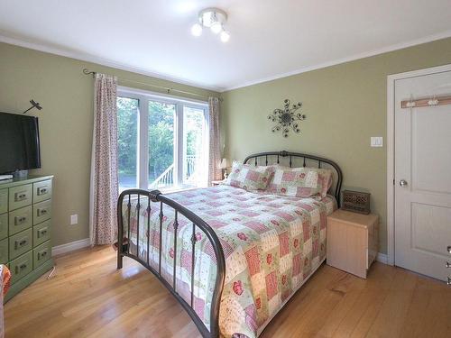 Intergenerational - 5 Rue St-Jude, Lac-Brome, QC - Indoor Photo Showing Bedroom