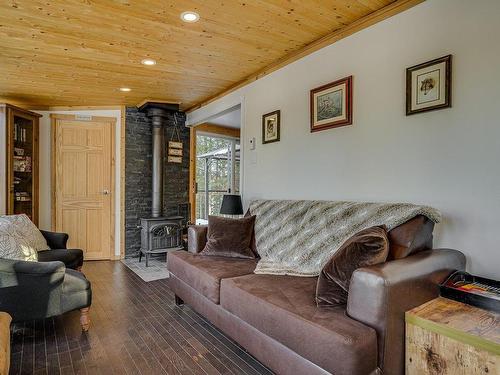 Salon - 95 Ch. Chisholm, Lac-Des-Seize-Îles, QC - Indoor Photo Showing Living Room