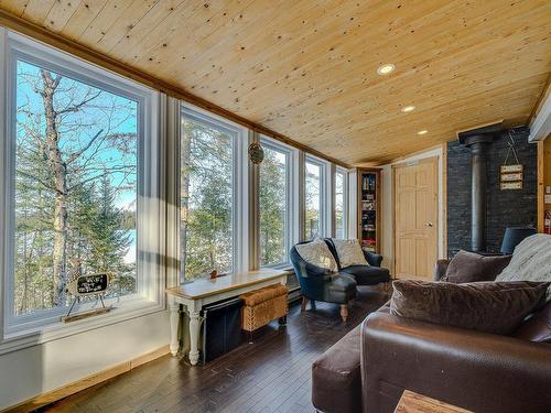 Salon - 95 Ch. Chisholm, Lac-Des-Seize-Îles, QC - Indoor Photo Showing Living Room