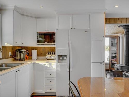 Cuisine - 95 Ch. Chisholm, Lac-Des-Seize-Îles, QC - Indoor Photo Showing Kitchen With Double Sink