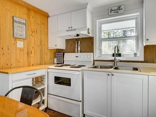 Kitchen - 95 Ch. Chisholm, Lac-Des-Seize-Îles, QC - Indoor Photo Showing Kitchen With Double Sink