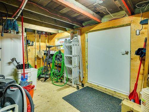 Rangement - 95 Ch. Chisholm, Lac-Des-Seize-Îles, QC - Indoor Photo Showing Basement