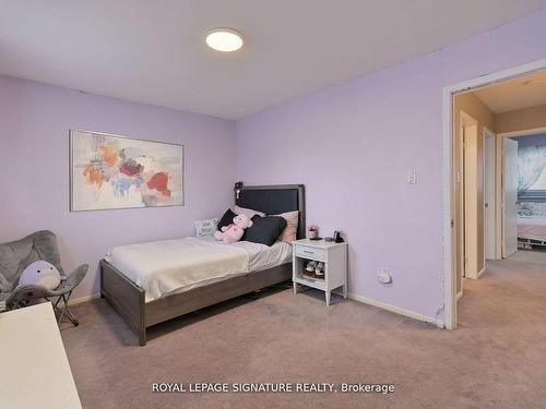 1039 Blairholm Ave, Mississauga, ON - Indoor Photo Showing Bedroom