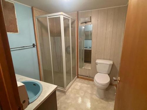 208 Quebec Street, Schreiber, ON - Indoor Photo Showing Bathroom