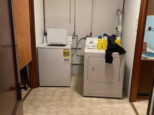 208 Quebec Street, Schreiber, ON - Indoor Photo Showing Laundry Room