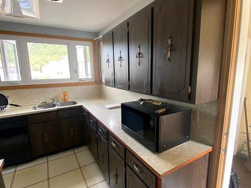 208 Quebec Street, Schreiber, ON - Indoor Photo Showing Kitchen With Double Sink